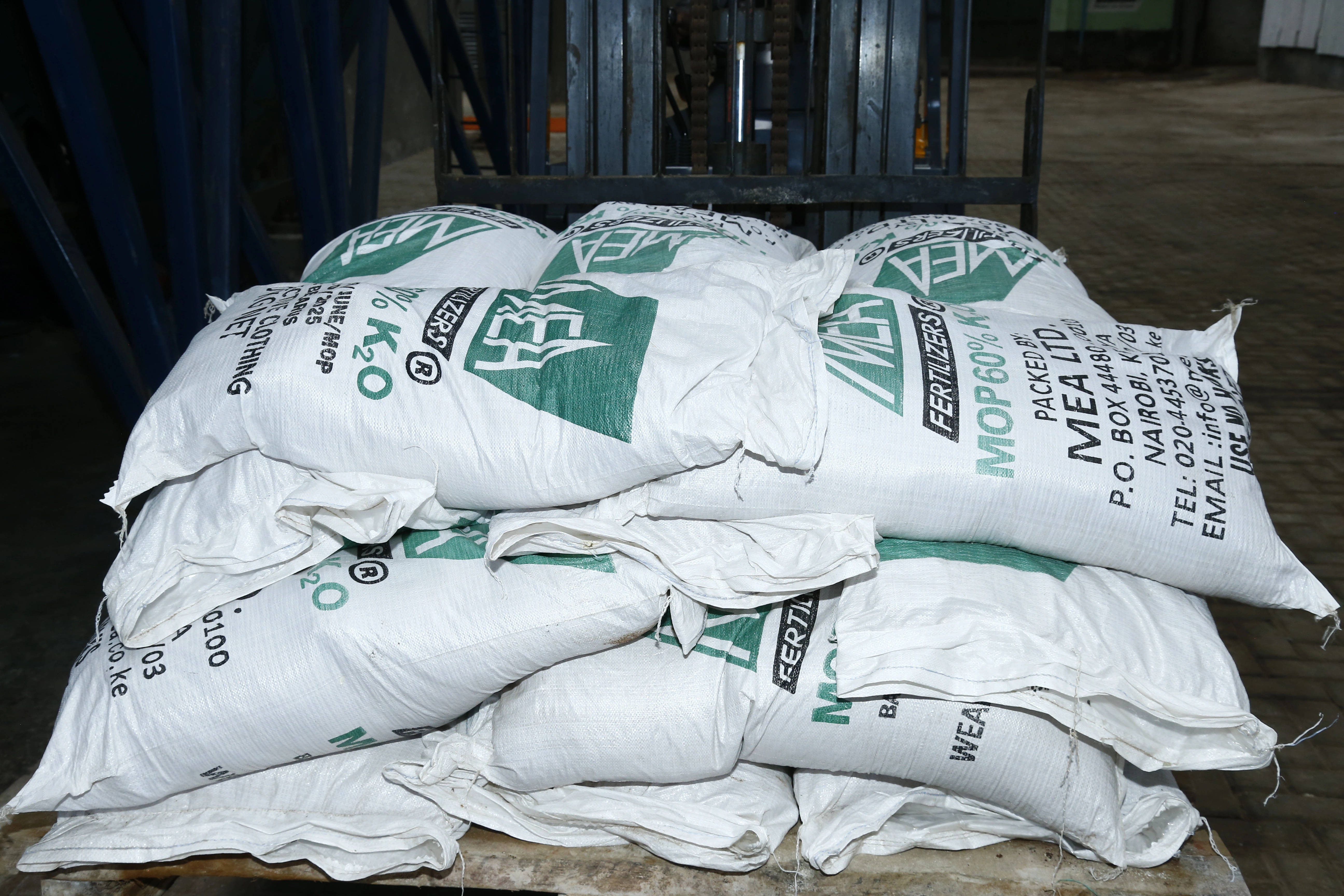 President William Ruto touring a Fertilizer Production Plant in Nakuru County