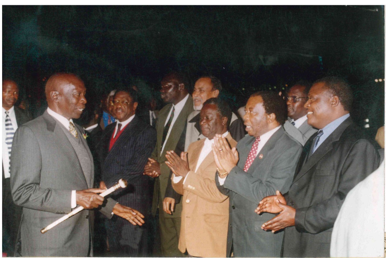PRESIDENT MOI BIDS FAREWELL TO KANU LEADERS JIRONGO, KATANA NGALA, NICHOLAS BIWOTT, AMOS WAKO AND OTHERS BEFORE HE LEFT FOR PARIS FRANCE 2002 